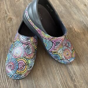 Crocs Neria Pro II Woman’s Rubber Slip On Nursing Work Clogs Multi Color Size 6